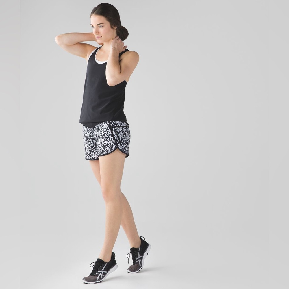 Lululemon Track That High-Rise 3” Shorts – Black White Pattern, Size 6, GUC - Picture 3 of 8